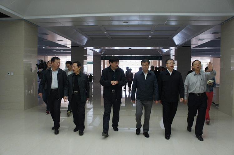 市领导王文英,徐树荣,黄翠莲,赵建民,白建荣等领导一同视察.