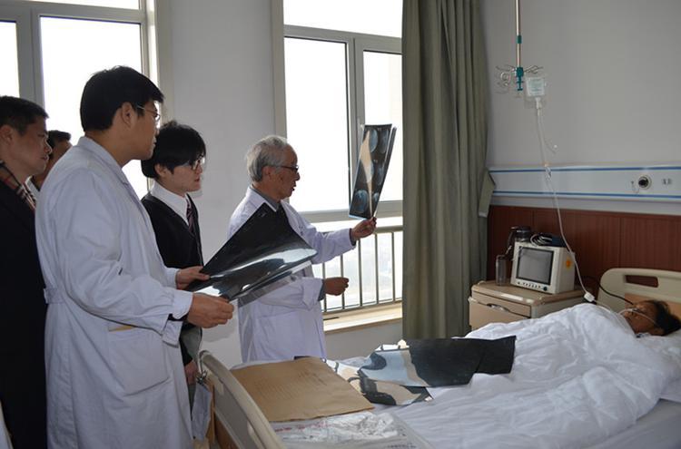 总医院肝胆外科大主任段伟宏,肝胆外科副主任刘全达等专家陪同来访
